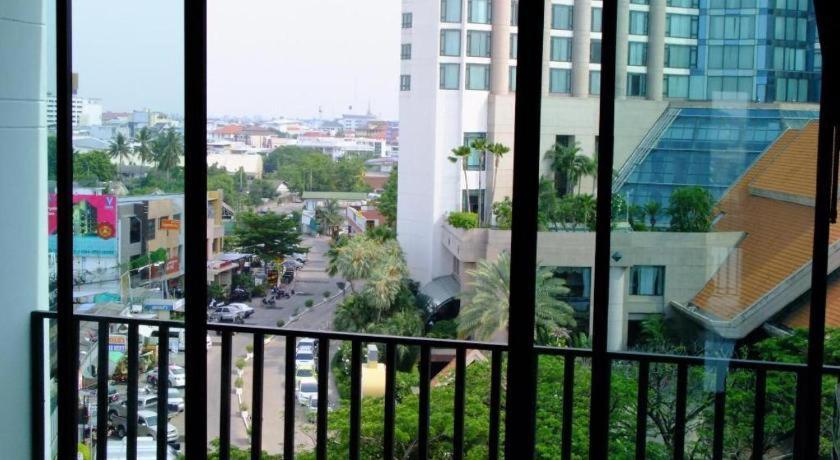 Chada Veranda Hotel Khon Kaen Bagian luar foto