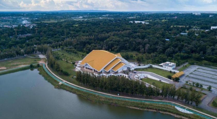 Chada Veranda Hotel Khon Kaen Bagian luar foto